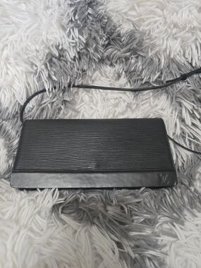 Pre Owned Louis Vuitton Black Epi Leather Shoulder Clutch